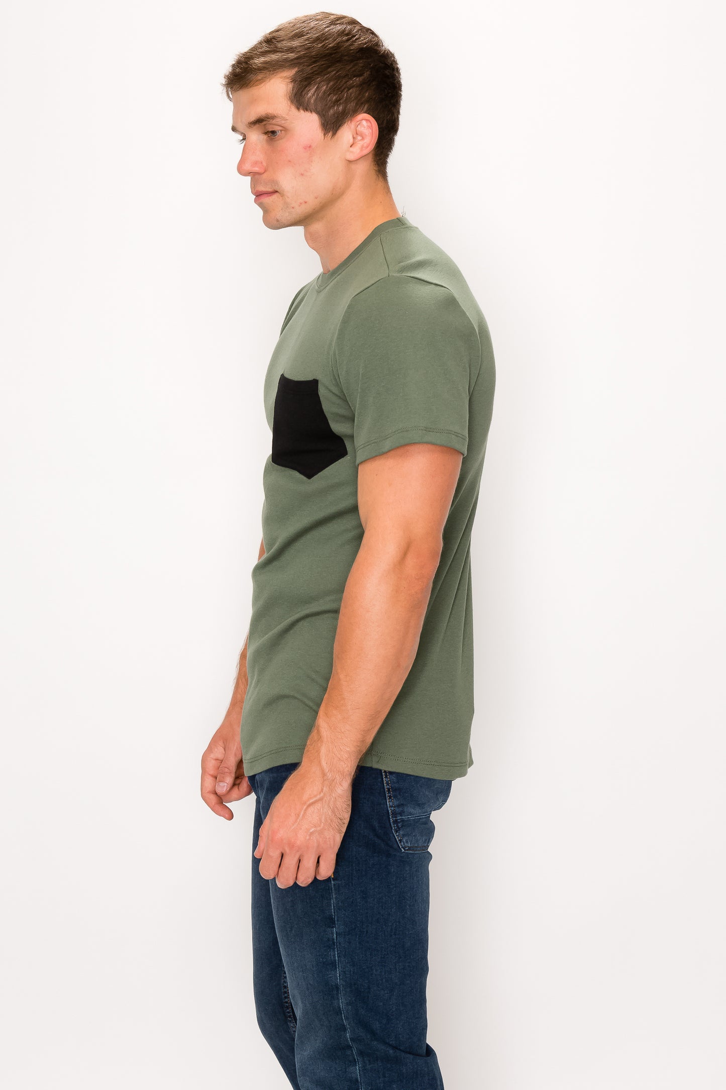 Men's Crew Neck T-Shirt With a Contrast Pocket